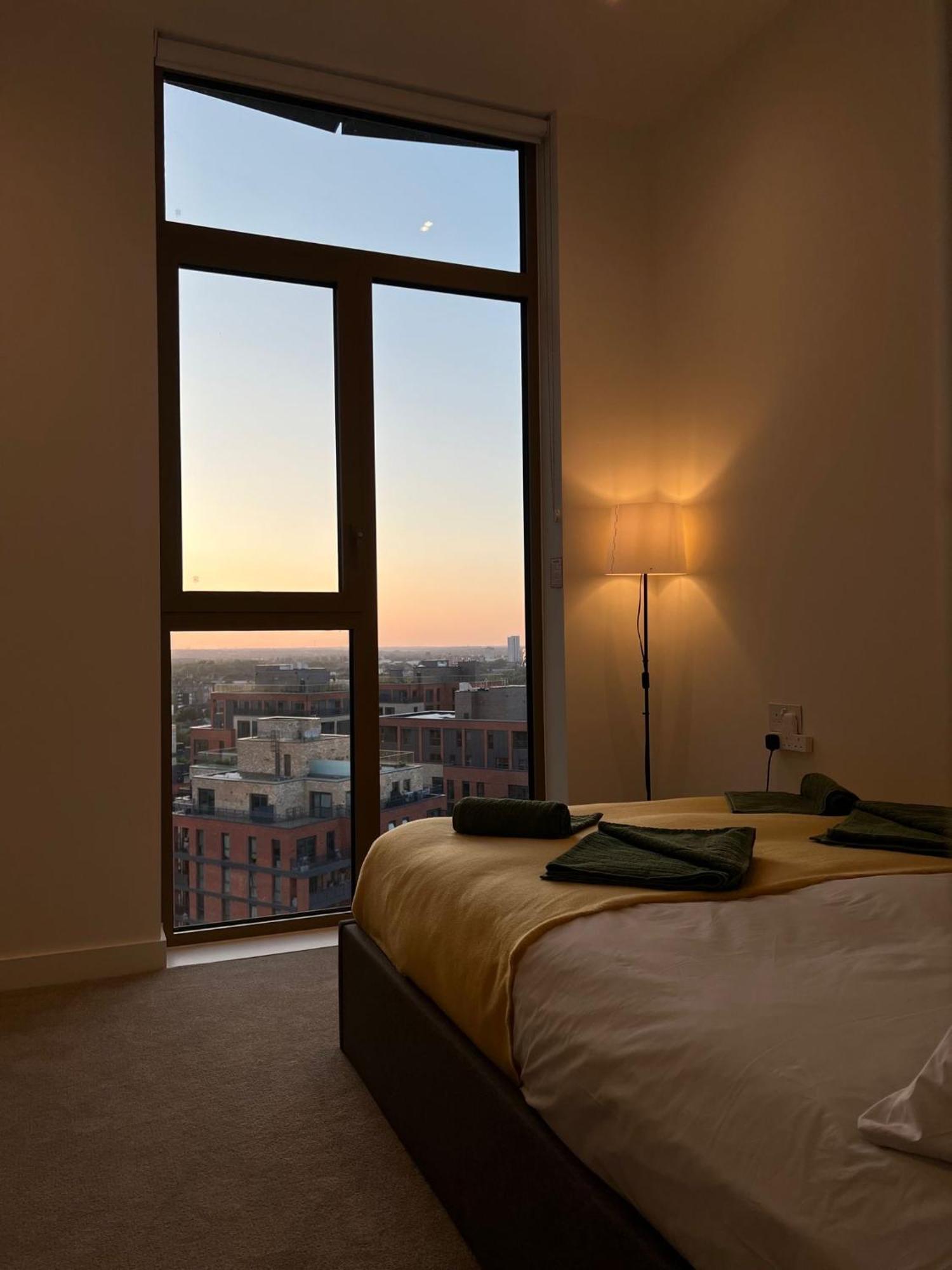 Cozy Room With Private Bathroom In Luxurious Flat Londýn Exteriér fotografie